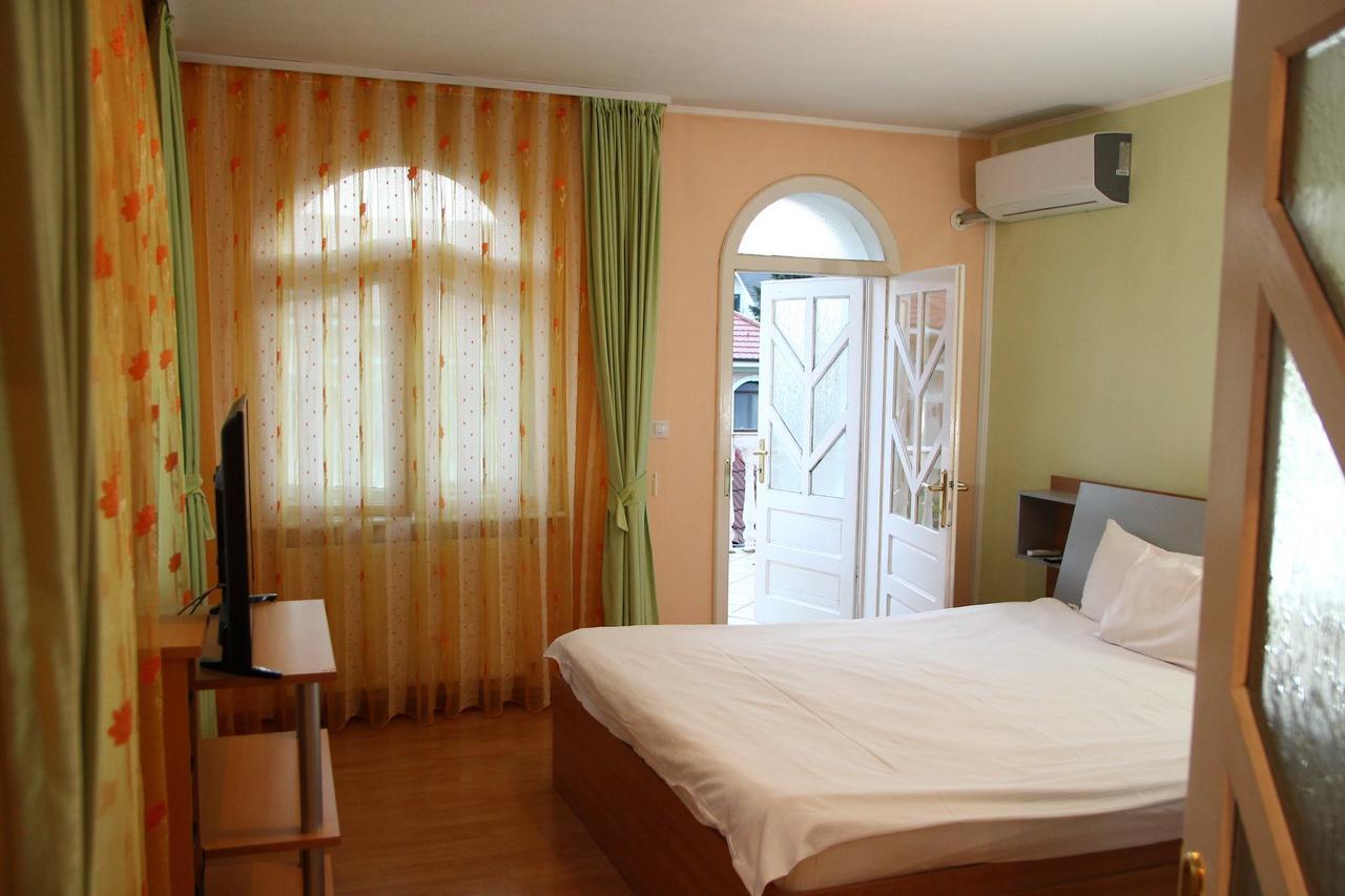 Hotel Casa Monica à Băile Felix Extérieur photo